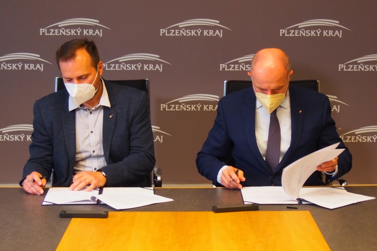 podpis smlouvy Regionální strategie adaptačních opatření Plzeňského kraje pro zadržení vody v krajin 2