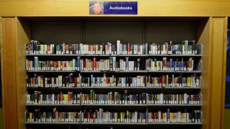 Krajská knihovna v Karlových Varech rozšiřuje své služby. Nově si lidé můžou půjčit audioknihu, nebo nahlédnout do archivu ČTK