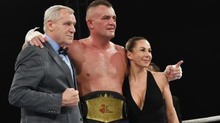 Boxer Pavel Šour ukončil kariéru titulem. Přišel správný čas, říká