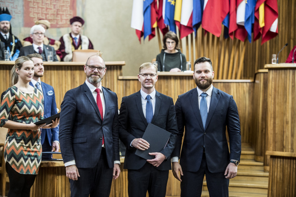 Na snímku (zleva) ministr školství Robert Plaga, profesor Petr Zeman a náměstek MŠMT pro vysoké školy, vědu a výzkum Pavel Doleček. Foto MŠMT