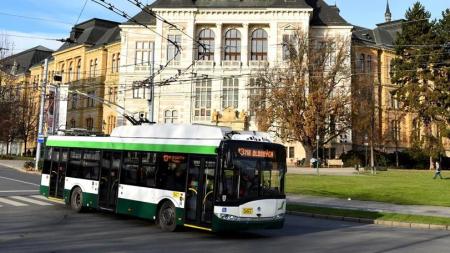 Havárie vodovodního řadu změnila provoz trolejbusů