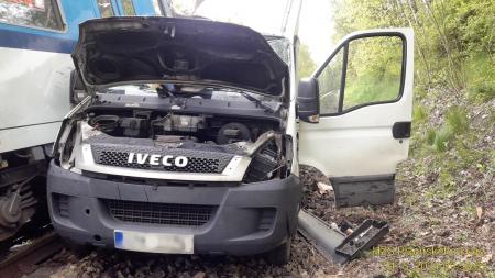 Vážná nehoda na severním Plzeňsku! Dodávku smetl vlak