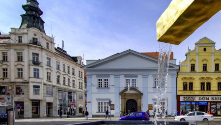 Plzeň eviduje rekordní zájem o doklady. Na cestovní pasy se bez registrace čeká i 1,5 hodiny!