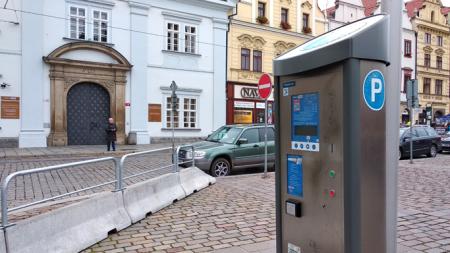 K hrazení parkovného v Plzni využívejte správnou aplikaci, vyzývá město. Řidiči mnohdy tápají