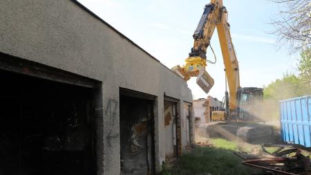 Konec noční můry pro část obyvatel Slovan. Garáže ve Velenické ulici už jsou minulostí
