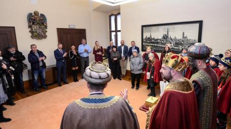 Tři králové dorazili koledovat na plzeňskou radnici