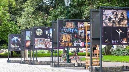 Výstava ve Smetanových sadech představuje Plzeň jako kulturní město