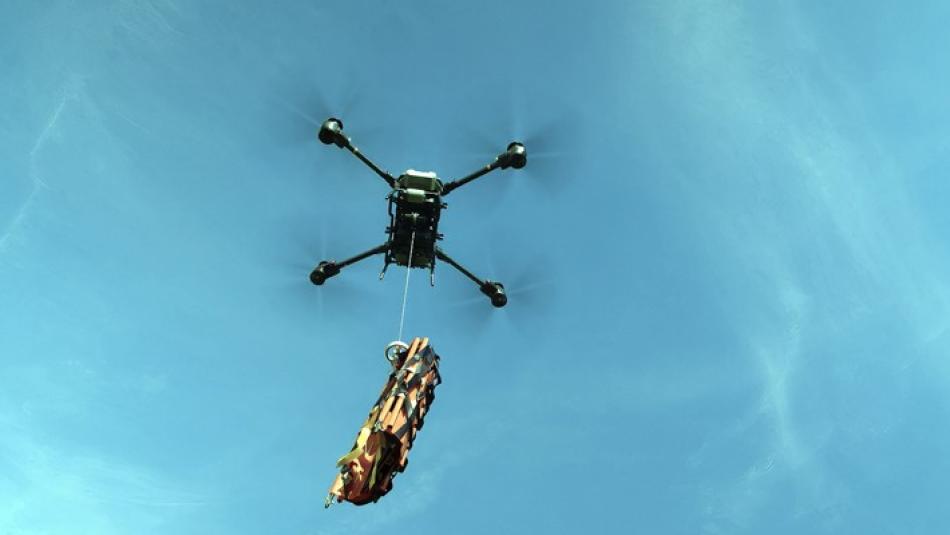 Plzeňští hasiči testují nový transportní dron, zvládne dopravit i 40kilový náklad