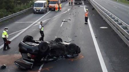 Při střetu dvou osobních aut na dálnici D5 se těžce zranili dva lidé