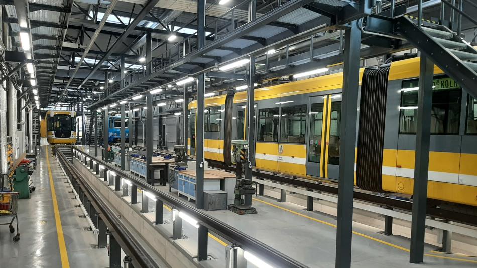 Největší objekt nové vozovny tramvají už je v provozu. Jak to v něm vypadá?