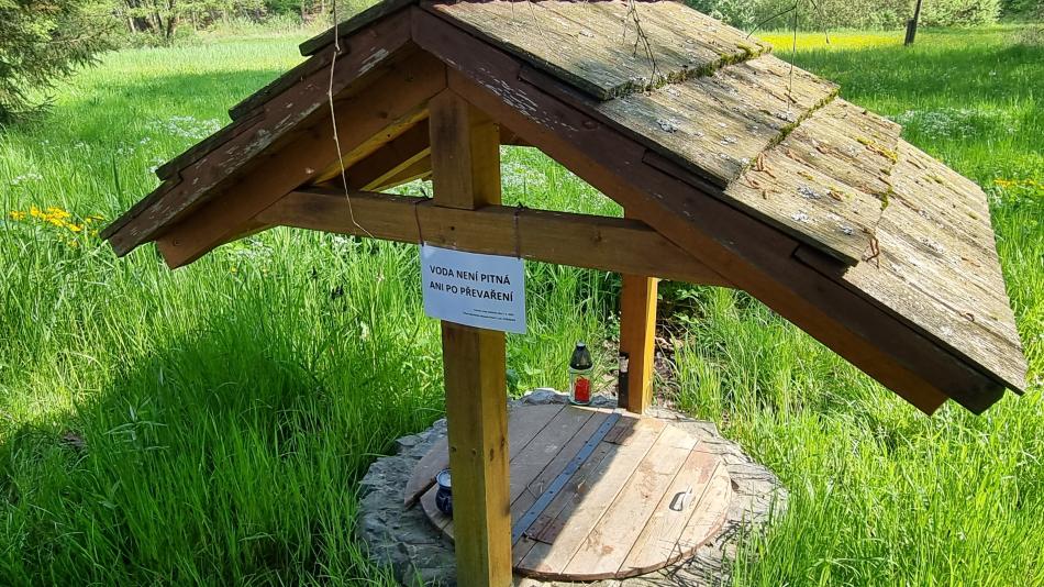 Voda z pramenů na Roudné ani ze studánky Petrovka není pitná, ukázaly rozbory