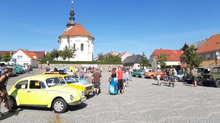 Černošín patřil v sobotu historickým vozidlům!