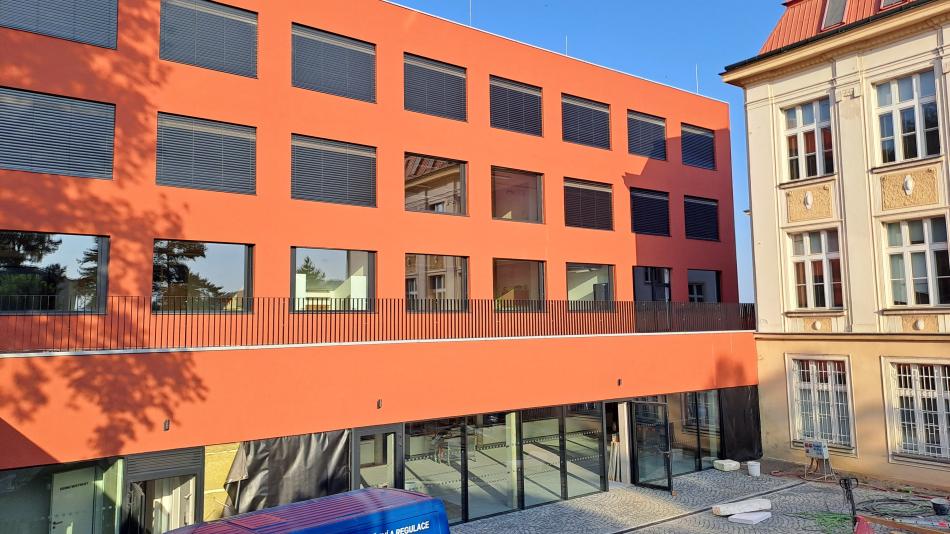 Starý Plzenec otevřel přístavbu základní školy a sportovní halu