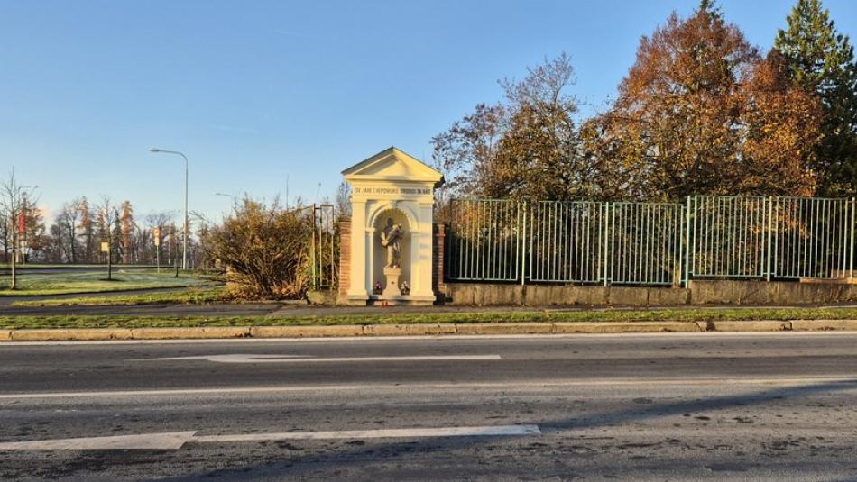 Kaplička svatého Jana Nepomuckého na Karlovarské v Plzni je po kompletní opravě, trápila ji vlhkost