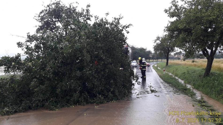 Večerní bouřka páchala škody, v Koterově se vylila Úslava