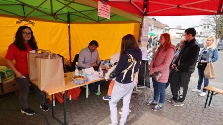 Plzeňský kraj koupí charitní potravinové bance měsíčně potraviny za 100 tisíc