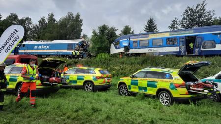 Na Domažlicku se srazily dva vlaky! Už tři mrtví, několik desítek zraněných!