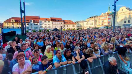Lidem v první linii poděkoval Plzeňský kraj koncertem populární kapely Chinaski