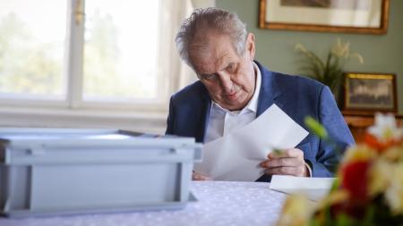 Prezident Zeman je v nemocnici. Na můj pokyn, uvedl ošetřující lékař