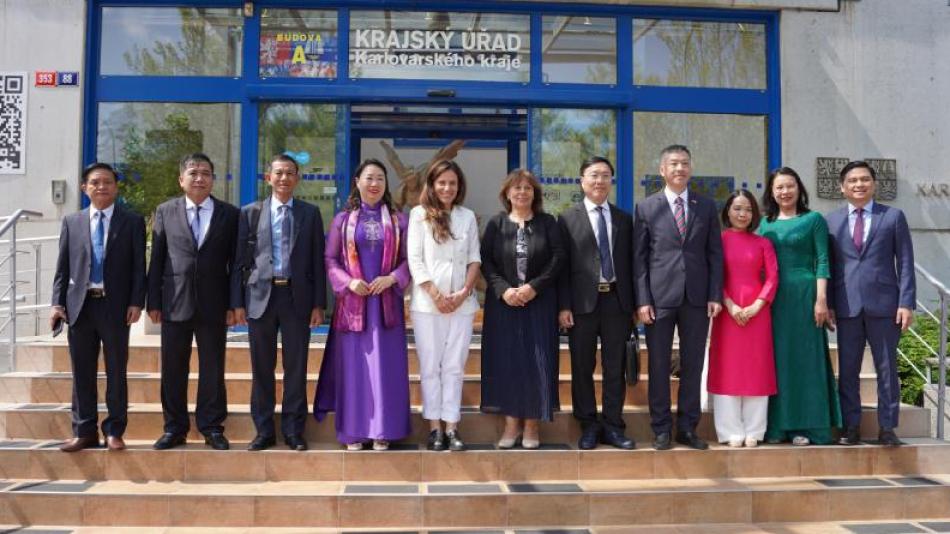 Vietnam a Karlovarský kraj chtějí obnovit spolupráci. Jednali o cestovním ruchu i školství