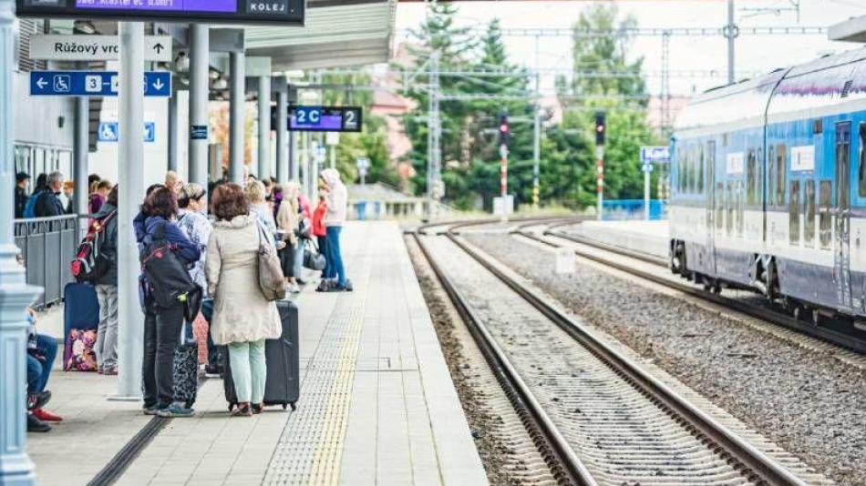 Cestující v Karlovarském kraji mohou žádat o mimořádnou slevu na jízdné