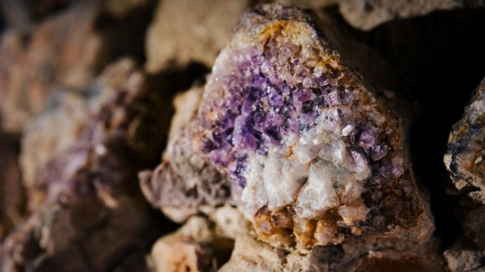 Umělé jeskyně Arcibiskupského zámku v Kroměříži skrývaly stovky ametystů nevyčíslitelné hodnoty