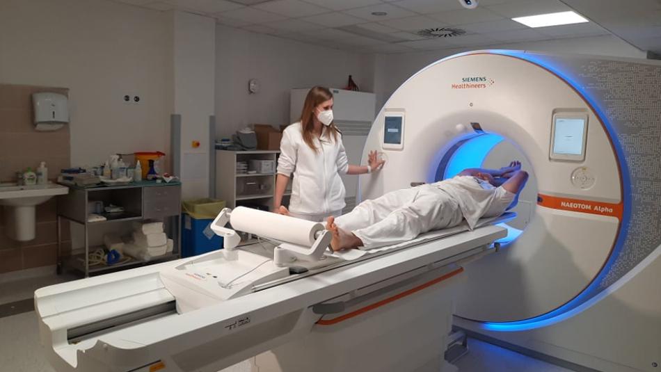 FN Plzeň má unikátní CT přístroj. Zobrazuje detaily a snižuje dávku záření na pacienta