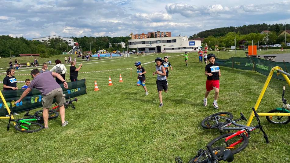 Triatlon v Plzni rozpohyboval děti nejen z dětských domovů