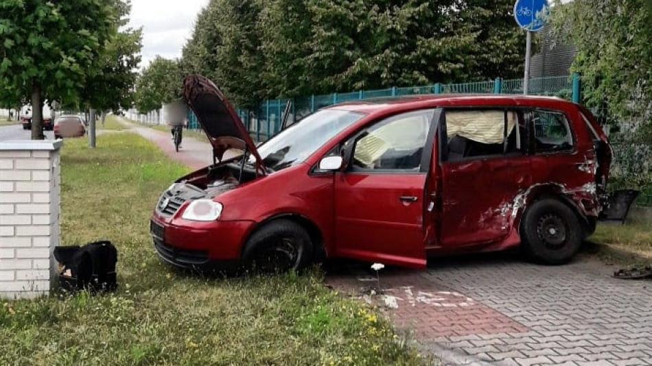 Dvě malé děti se zranily při střetu osobního a nákladního auta v Plzni