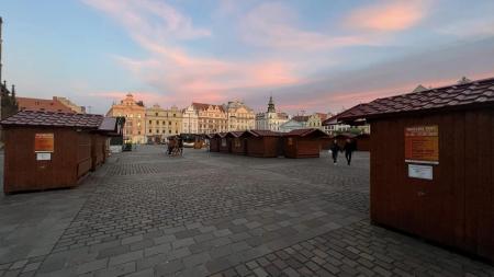 V centru Plzně odstartovaly Havelské trhy. Nabízí dobroty i stylové podzimní dekorace