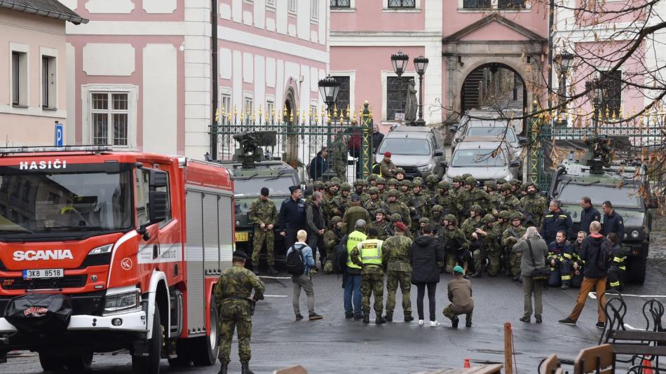 Záchranné složky bránily Bečov