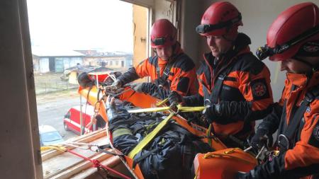 V Plzni na Karlově cvičili lezci hasičského záchranného sboru