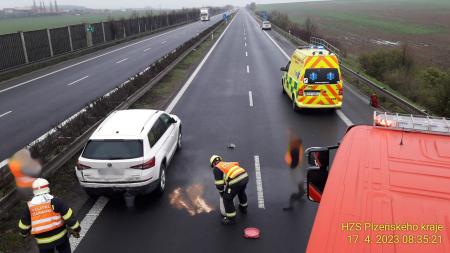 Aktualizováno: Nehoda dvou aut uzavřela přivaděč u Plzně