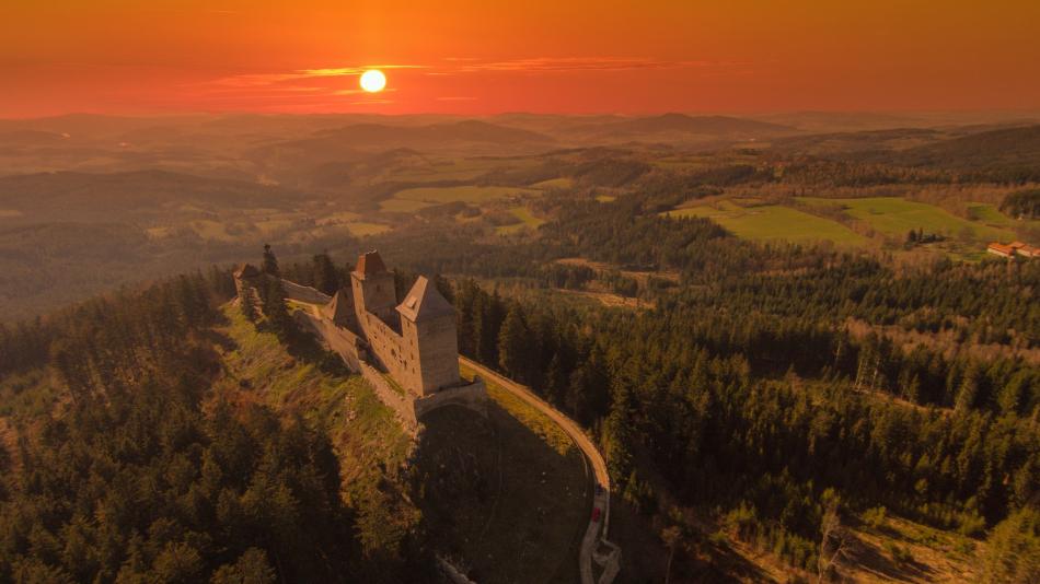 Uživatelé Map Google rozhodli: hrad Kašperk získal jeden z prvních Křišťálových špendlíků jako nejoceňovanější hrad v Plzeňském kraji