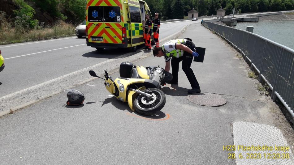 Dopoledne plné nehod, záchranáři ošetřovali tři motorkáře