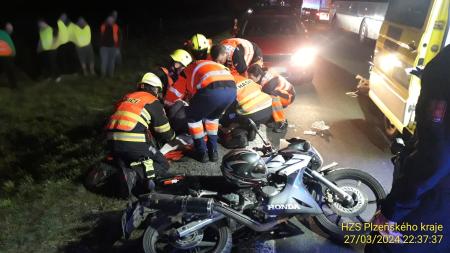 Při střetu s divočákem se těžce zranil motocyklista