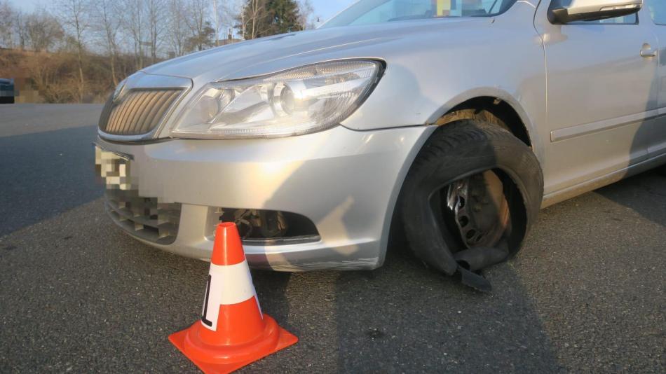 Dvě nehody na stejném místě, ve stejný čas. Při obou byli řidiči pod vlivem