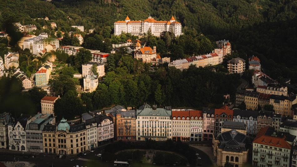 Rozhodnutí o obchvatu Karlových Varů se zpožďuje, kraj žádá urychlení