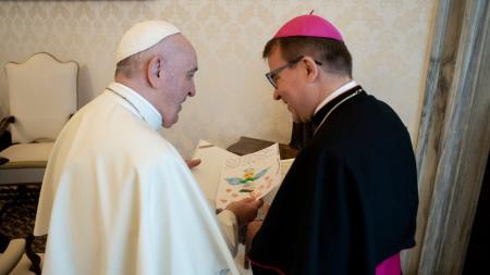Mše svatá za papeže Františka bude sloužena ve čtvrtek v katedrále