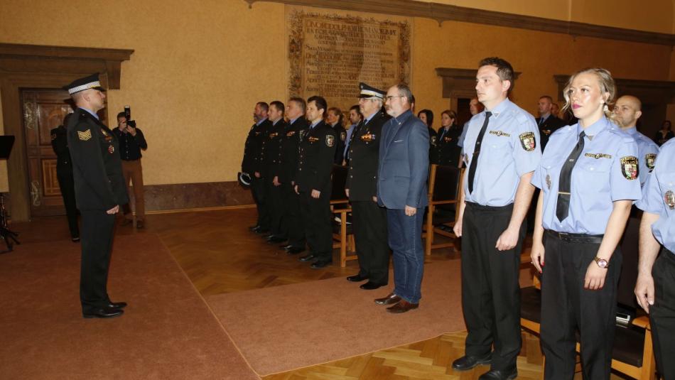 Strážníky dočasně povede Tomáš Petřík, radnice vypíše výběrové řízení