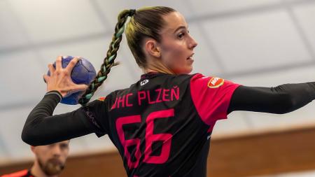 Věřím, že brzy zase můžeme hrát o medaile, míní házenkářka Veronika Fenclová