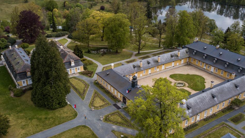 Na zámku Kozel u Plzně začali vybírat vstupné do parku, má pomoci s jeho údržbou