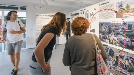 Výstava Brána do města otevřela galerii v nové Palubě Hamburk u nádraží v Plzni