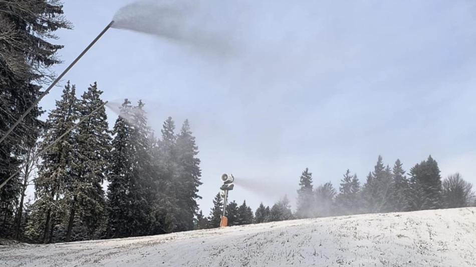 Šumavský Špičák zahájil technické zasněžování. Poprvé od roku 2018 už v půli listopadu