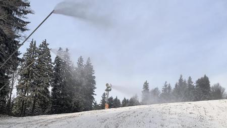 Šumavský Špičák zahájil technické zasněžování. Poprvé od roku 2018 už v půli listopadu