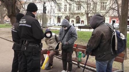 Alkohol zakázán. Ode dneška začala platit nová vyhláška o jeho regulaci