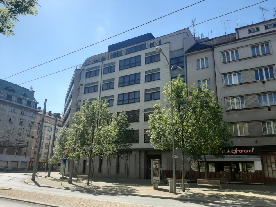 Plzeňská radnice připravuje prodej budov v centru Plzně i kasáren