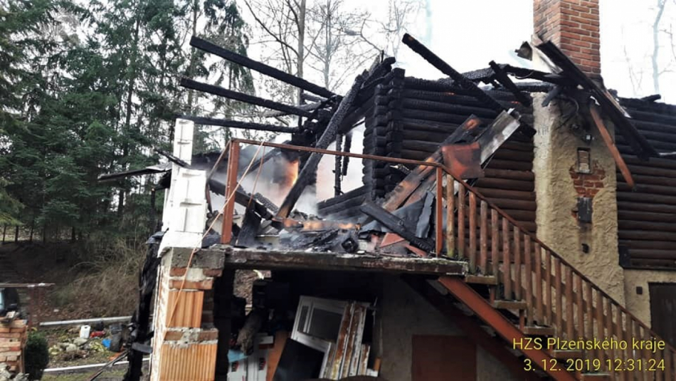 Požár zničil rekreační chatu ve Vstiši na jižním Plzeňsku