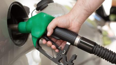 Další špatná zpráva pro řidiče. Ceny benzínu a nafty trhají rekordy!