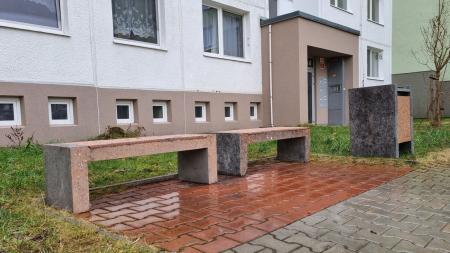 Speciální recyklované lavičky se objevily na Vinicích